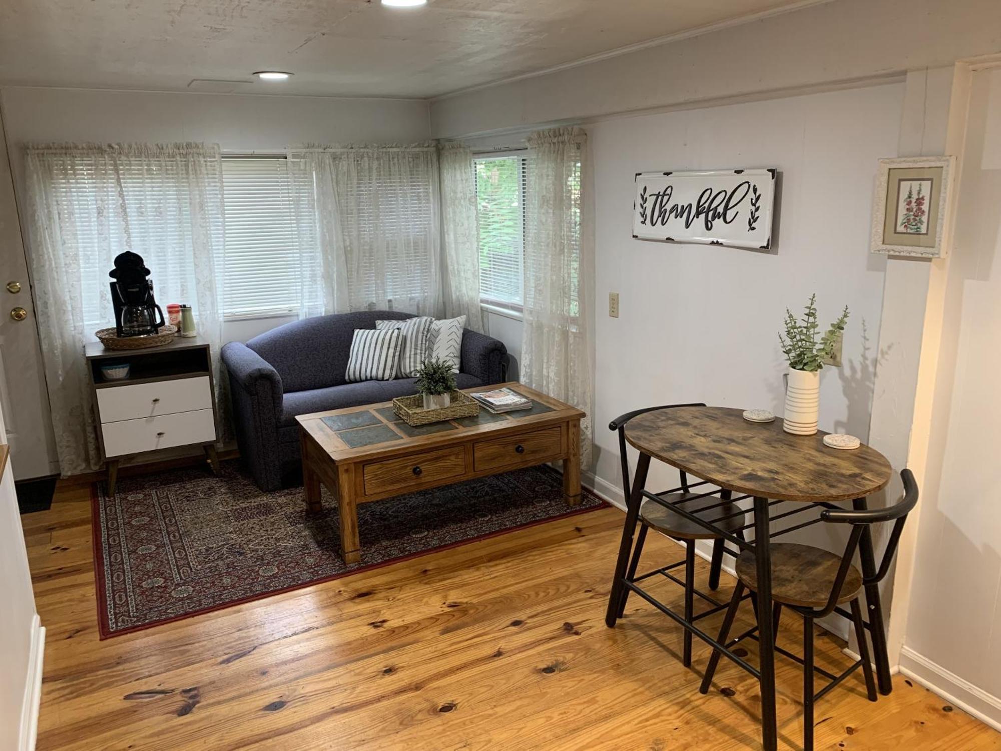 The Iris Garden Downtown Cottages And Suites Nashville Room photo