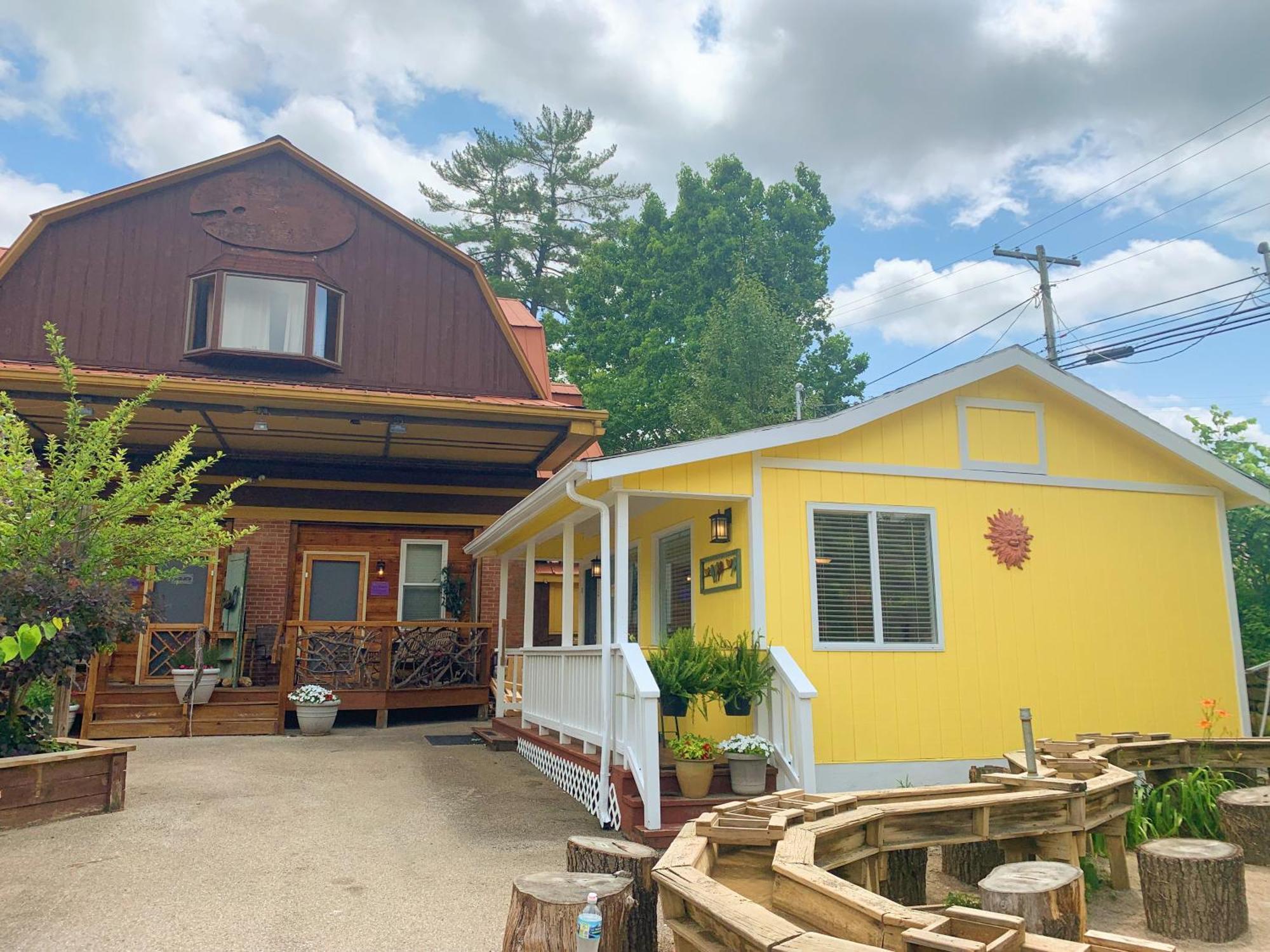 The Iris Garden Downtown Cottages And Suites Nashville Room photo