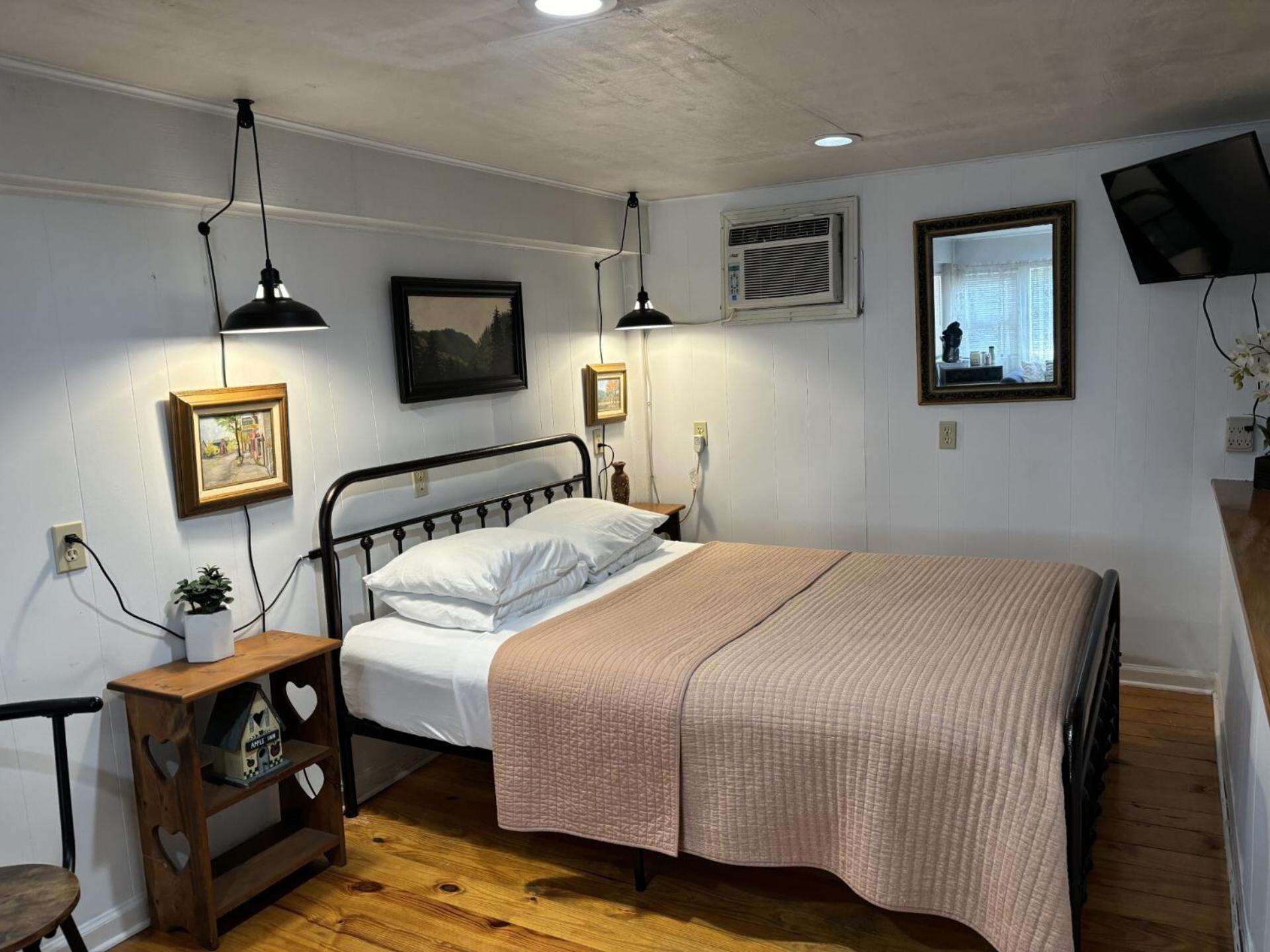 The Iris Garden Downtown Cottages And Suites Nashville Room photo