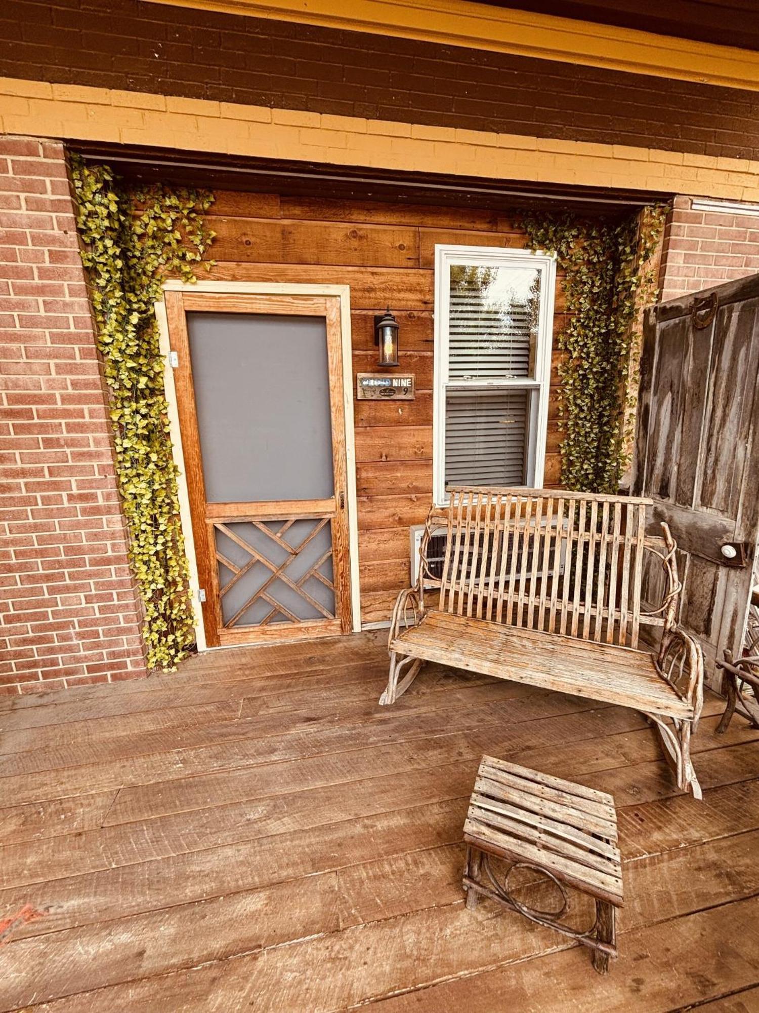 The Iris Garden Downtown Cottages And Suites Nashville Room photo