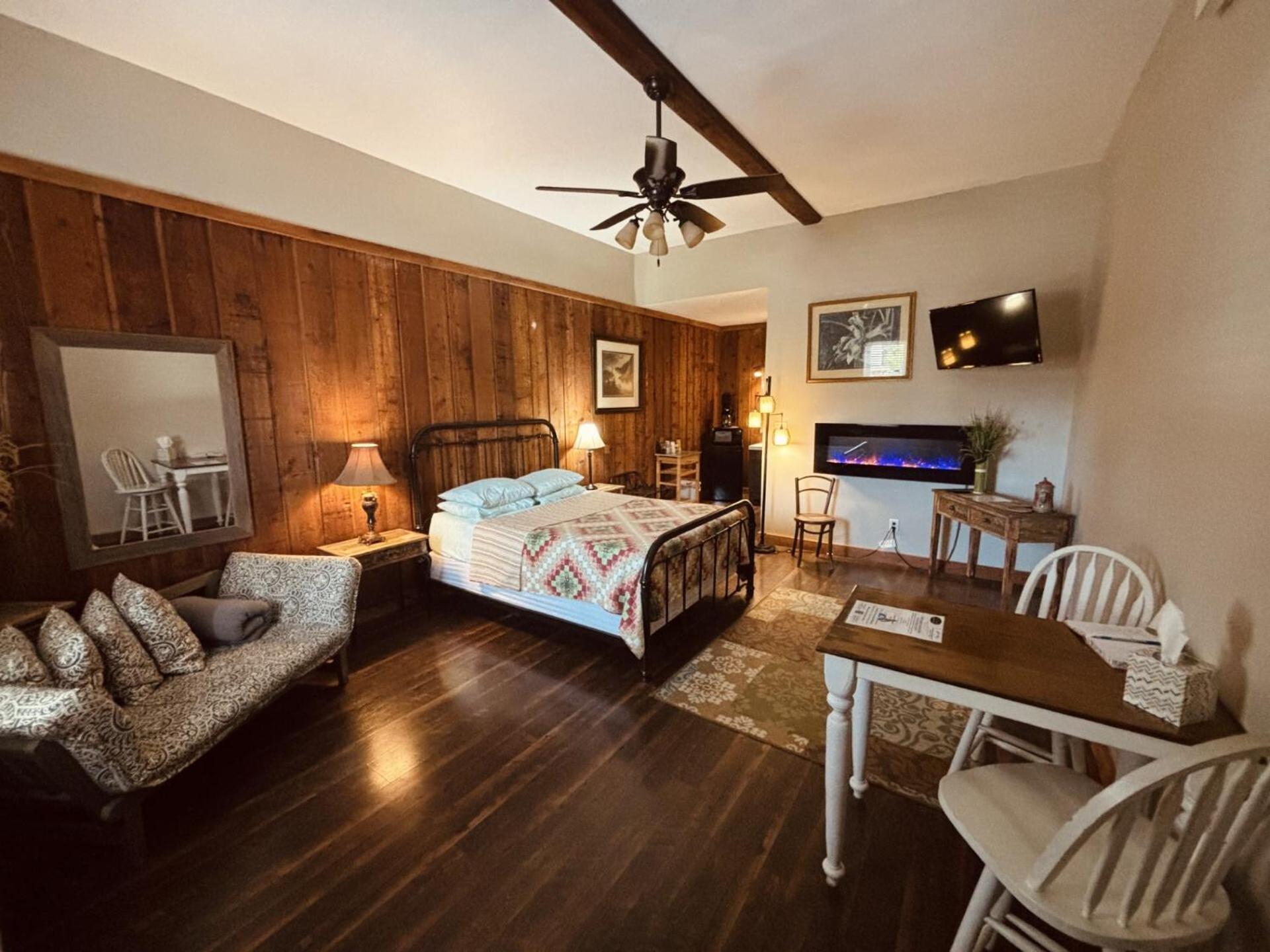 The Iris Garden Downtown Cottages And Suites Nashville Room photo