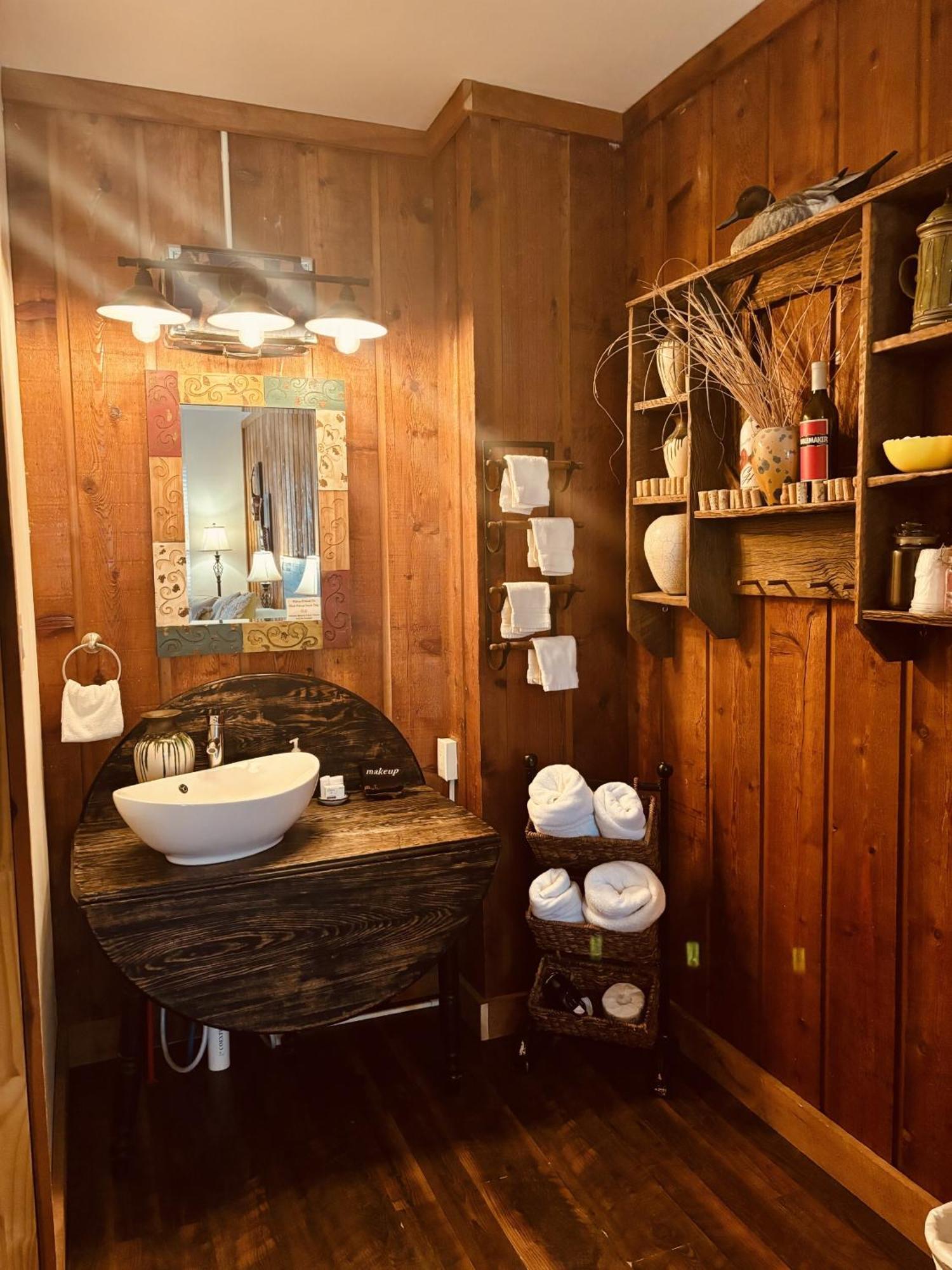 The Iris Garden Downtown Cottages And Suites Nashville Room photo