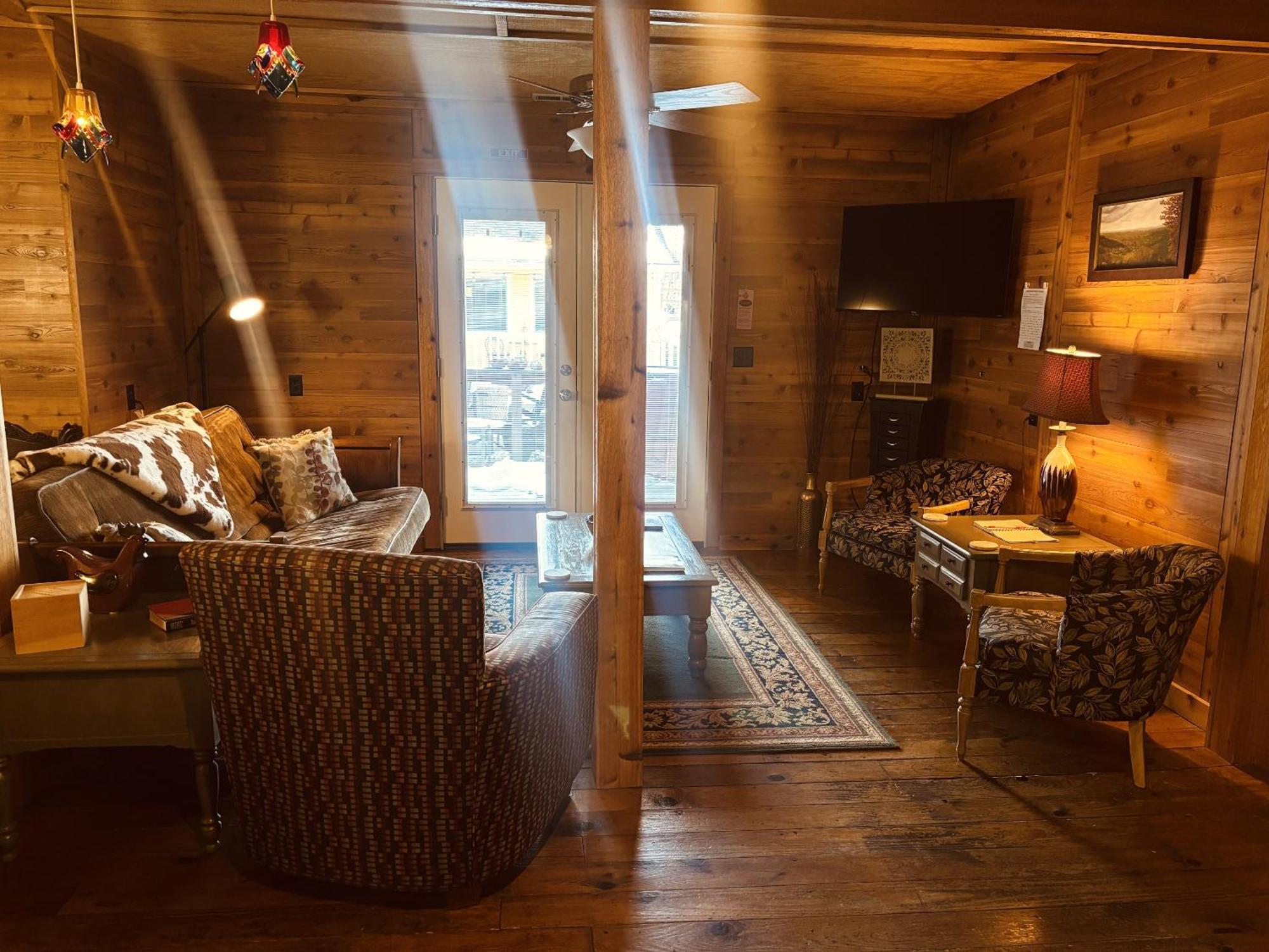 The Iris Garden Downtown Cottages And Suites Nashville Room photo
