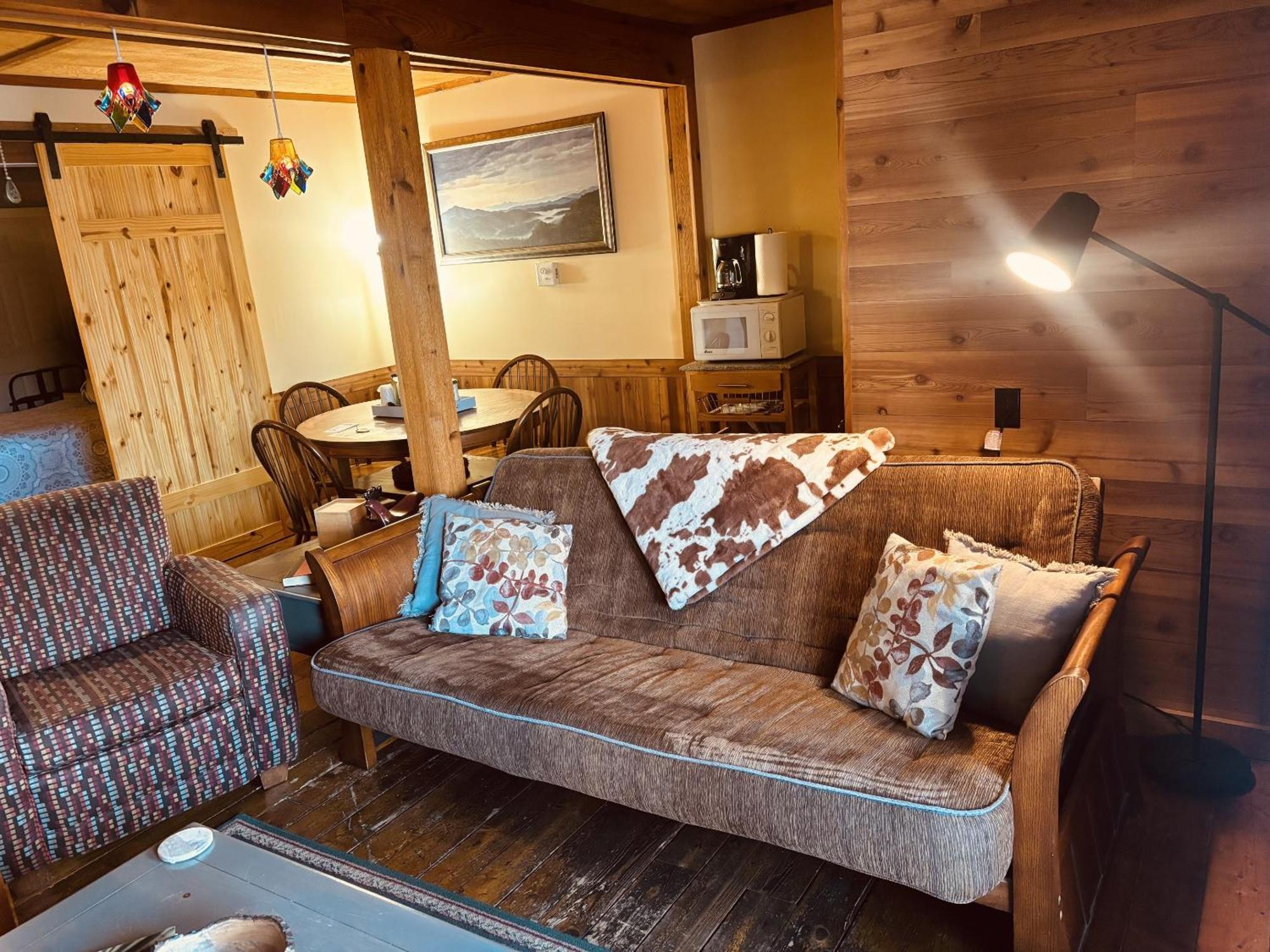 The Iris Garden Downtown Cottages And Suites Nashville Room photo