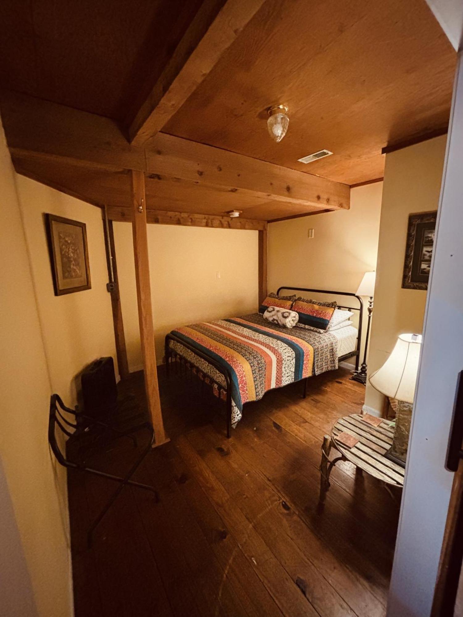 The Iris Garden Downtown Cottages And Suites Nashville Room photo