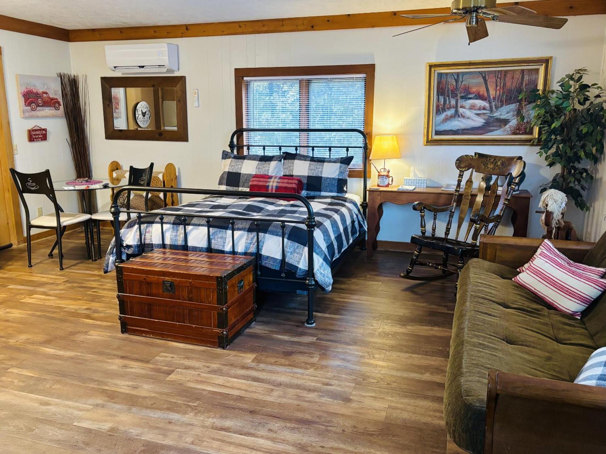 The Iris Garden Downtown Cottages And Suites Nashville Room photo