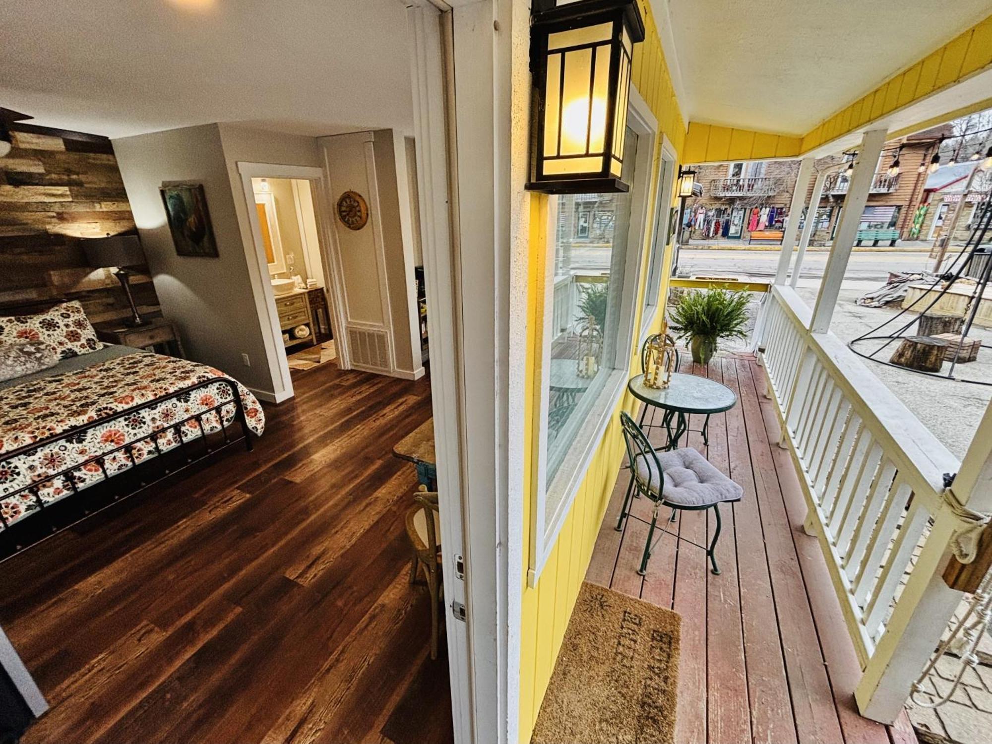 The Iris Garden Downtown Cottages And Suites Nashville Room photo