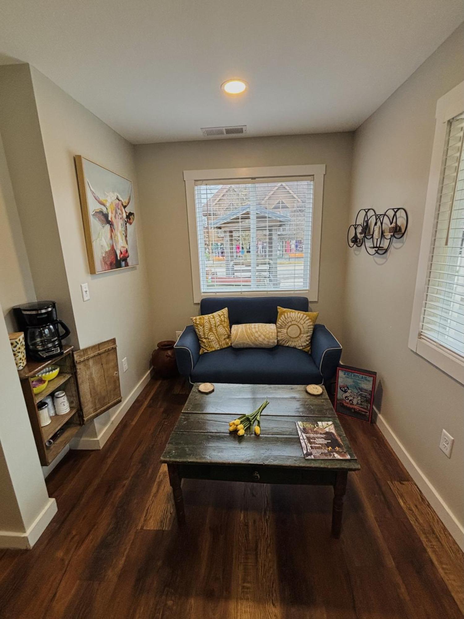 The Iris Garden Downtown Cottages And Suites Nashville Room photo